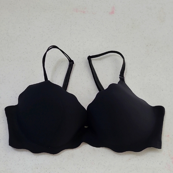 Victoria's Secret Black "Very Sexy Push-up" Bra with Scalloped Detail size 36D - Picture 1 of 6